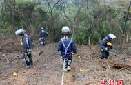广西边境排雷现场：埋50厘米深小铁丝搜排手都能发现