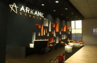 在完成《耻辱》之前，Arkane Studios经历了什么？