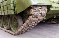 履带作为极其重要的部件之一，坦克在行驶中，履带坏了怎么办？