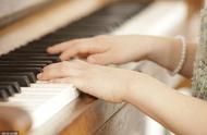 钢琴训练中的低触键法