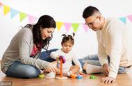 0-3岁蒙台梭利家庭小游戏，培养孩子专注力和自理能力（上）
