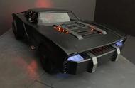 新版蝙蝠车像个方盒子，气质被以前蝙蝠车的完爆