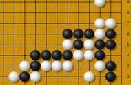 围棋死活思考：白棋型有明显破绽 如何最大获利？