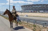 骑马6500公里，漫游6座世界杯举办城市的 “华侨骑士”轰动俄罗斯