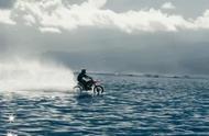 摩托车冲浪者，一望无际的大海也阻挡不了我有一颗冲浪的心！