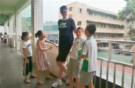 年龄：11岁 身高：206厘米 这个乐山男孩可能是全球最高小学生
