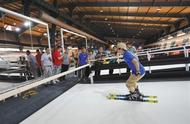 大兴废旧厂房变身上万平米“体育公园”可以在滑雪模拟器上锻炼