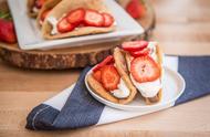 草莓和奶油甜点炸玉米饼食谱分享