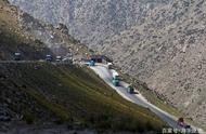 阿富汗货车司机日常：每天在山地蜿蜒穿行，一走就是两三天
