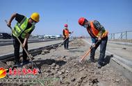 乌鲁木齐经开区(头屯河区)沙坪路进入路面施工