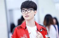 造桥大师转行钢琴家！Faker直播盲打游戏，粉丝：请不要插播LOL！