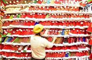 义乌圣诞工厂：供应全球80%用品今订单跌一半，商铺转租成空城