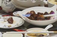 上海蘭心餐厅吃出两颗假牙，店家的做法亮了，这也太敷衍了吧