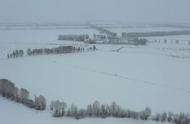 -20℃，边防官兵骑着“雪狼”去巡逻