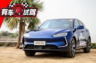 赛力斯SF5试驾：侧颜满分、近700马力性能堪比超跑，炸裂