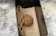 香港薯片厂从法国进口的土豆堆里，惊现一枚手榴弹！