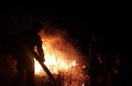 连续奋战17小时，平凉森林消防全力阻击山西榆社二号线西北线火灾