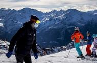 数百名英国滑雪者因冠状病毒逃离瑞士旅游胜地隔离区