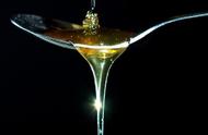 一瓶冷水就能辨别真假蜂蜜你信吗？