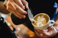 「Latte Art」杯顶上的艺术，咖啡拉花攻略！