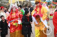 今天你接“财神”了吗？这里有真人演绎“财神送福”