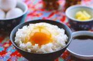爱吃生鸡蛋的日本人，不怕寄生虫吗？网友：谁让它是日本的蛋！