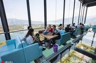 江西庐山西海建成99米“高空咖啡屋” 游客“全透明”观景感受惊险刺激