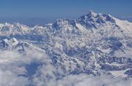 珠峰背后的高山探险公司：资格认证难、分类管理混乱