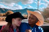 「图」苹果“Shot on iPhone”最新视频将镜头瞄准同性恋牛仔竞技赛
