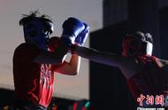 南京体育夜市火热上演“拳击对决”