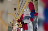 为了给乘客解压，长沙416路公交车挂满玩偶，你坐过吗