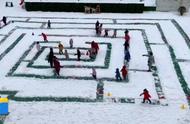 慕了！济南一幼儿园老师创意画雪地迷宫，小朋友玩疯了…