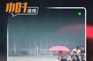 记者连线，还原郑州洪水中的“教科书救援”！她说：12位路人才是真英雄
