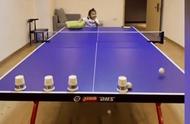 5岁女孩用乒乓球打纸杯，指哪打哪精准命中，网友直呼：下一代大魔王