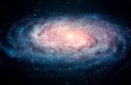 爆发于银河系的费米气泡，具有哪些特性和奇怪的反应？