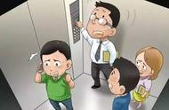 小明被困在10楼的电梯里且往下坠，快到1楼时能跳起躲过一劫吗？