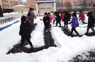 铲雪铲出一座迷宫
这所幼儿园的老师们真有创意