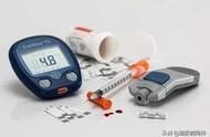  糖尿病友一个月血糖不稳，还伴有并症，要怎么治？