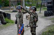 当孩子们拿起枪：乌俄战争阴影下，儿童玩耍的「战争游戏」