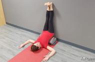 瑜伽基础体式教程：腿上墙式 放松上半身 防止小腿血管问题