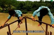 纪录片《世界上最危险上学路》：翻山越岭拦高速，2根铁索过大河