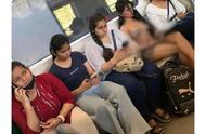 真另类19岁印度女孩穿比基尼乘坐地铁，真是胆大加太疯狂了。