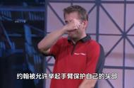 被足球击中还是被橄榄球打中伤害更大？#足球