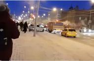 俄罗斯雪天开个车有多难，要不发动机不停，要不一冬天不开