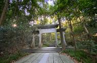 它深具杭州深山藏古寺意境，把清幽自然表现到位，来头不输灵隐寺