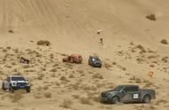 一家三口开坦克300跟车队进巴丹吉林沙漠，翻滚20多圈滚下大沙坡